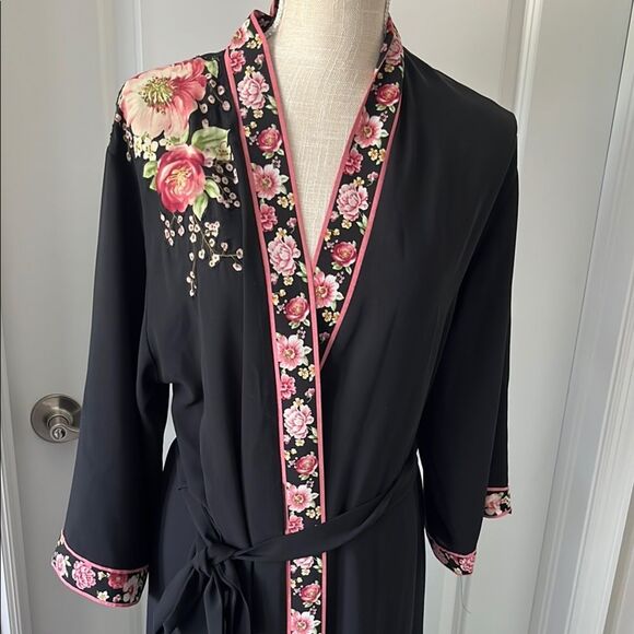 Oscar de la Renta Black and Pink Floral Robe With Belt /Pockets SZ S/M - Picture 3 of 11